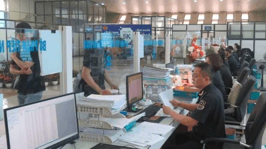Tăng đột biến xe chở hàng qua cửa khẩu Lạng Sơn sang Trung Quốc